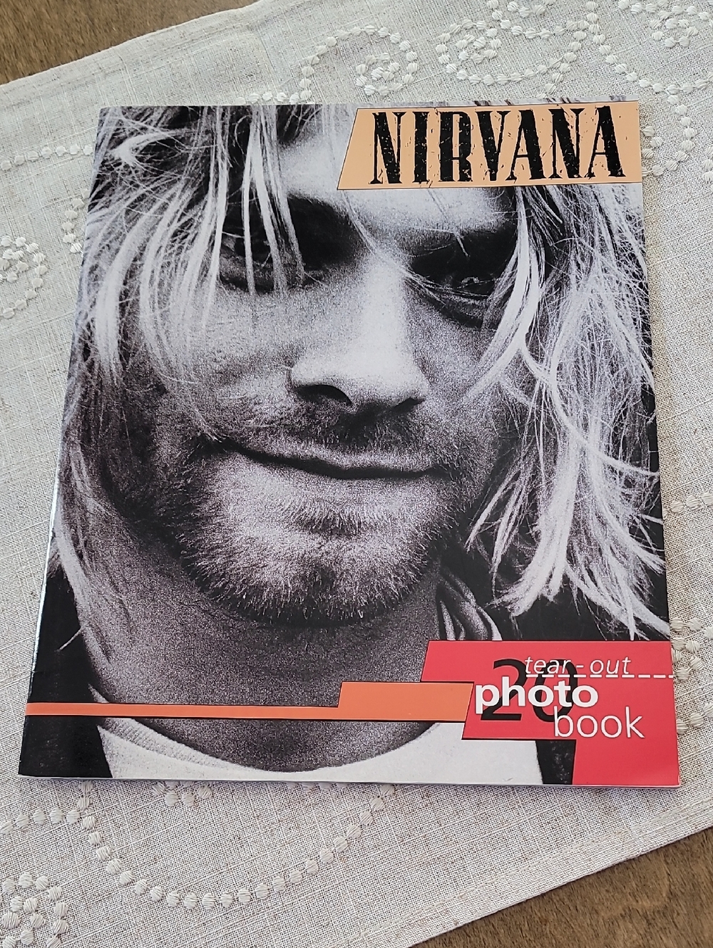 NIRVANA Vtg 1994 20 Photo Tear-Out Book Complete